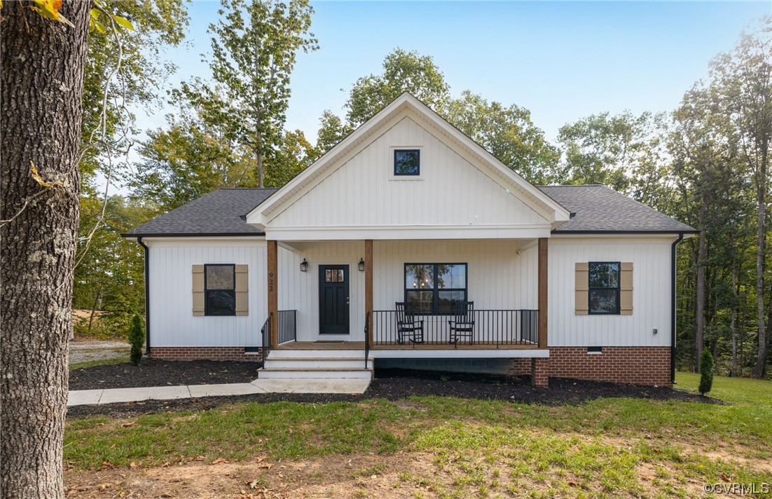 922 Kennon Road Mineral, VA 23117 - Photo 3 of 36 a front view of a house with a yard