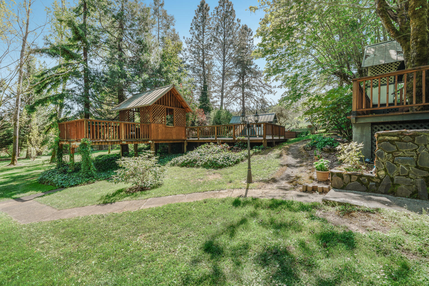 1381 Oak Hill Road Roseburg, OR 97471 - Photo 34 of 47 DSC00933