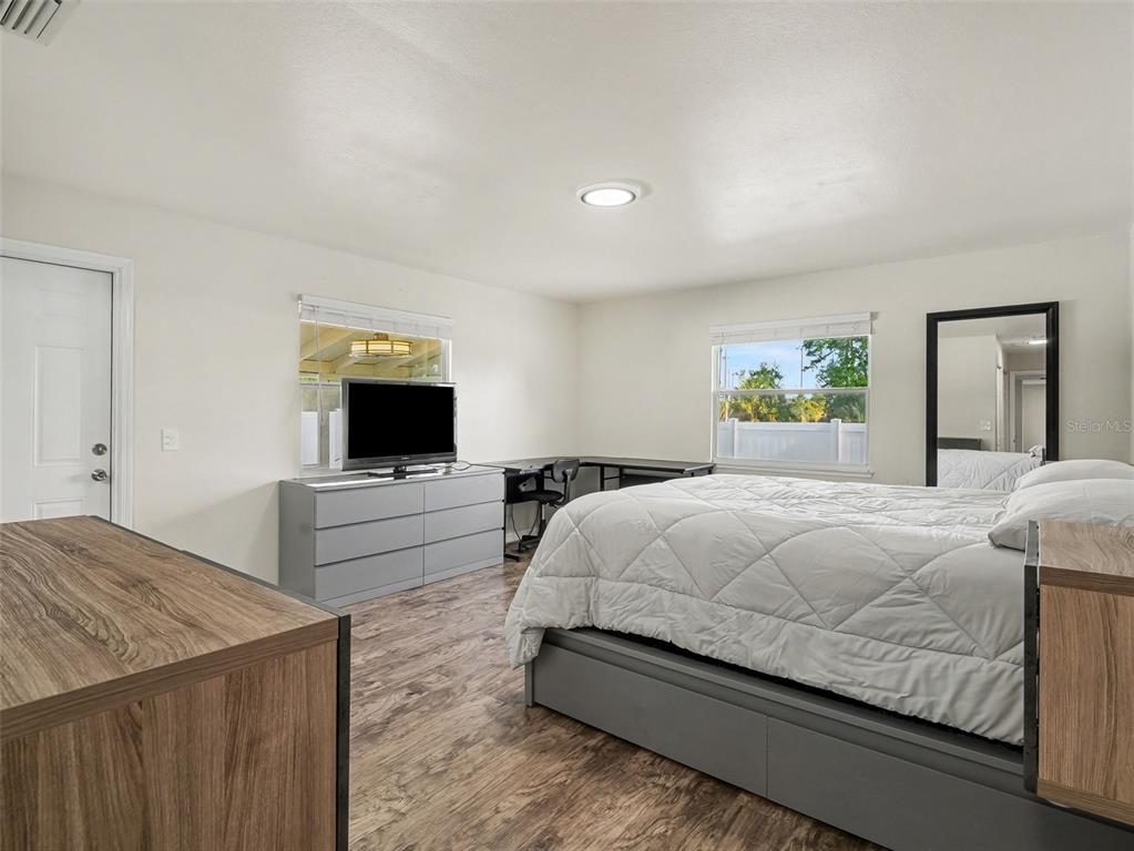 704 South Lockwood Ridge Road Sarasota, FL 34237 - Photo 24 of 55 Gallery Image 24