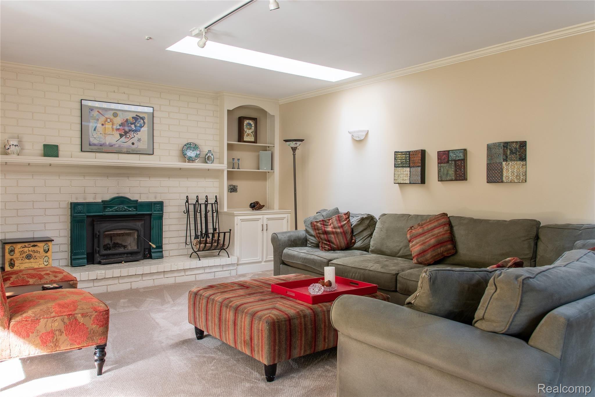 2275 Chalet Drive Rochester, MI 48309 - Photo 14 of 62 Family Room