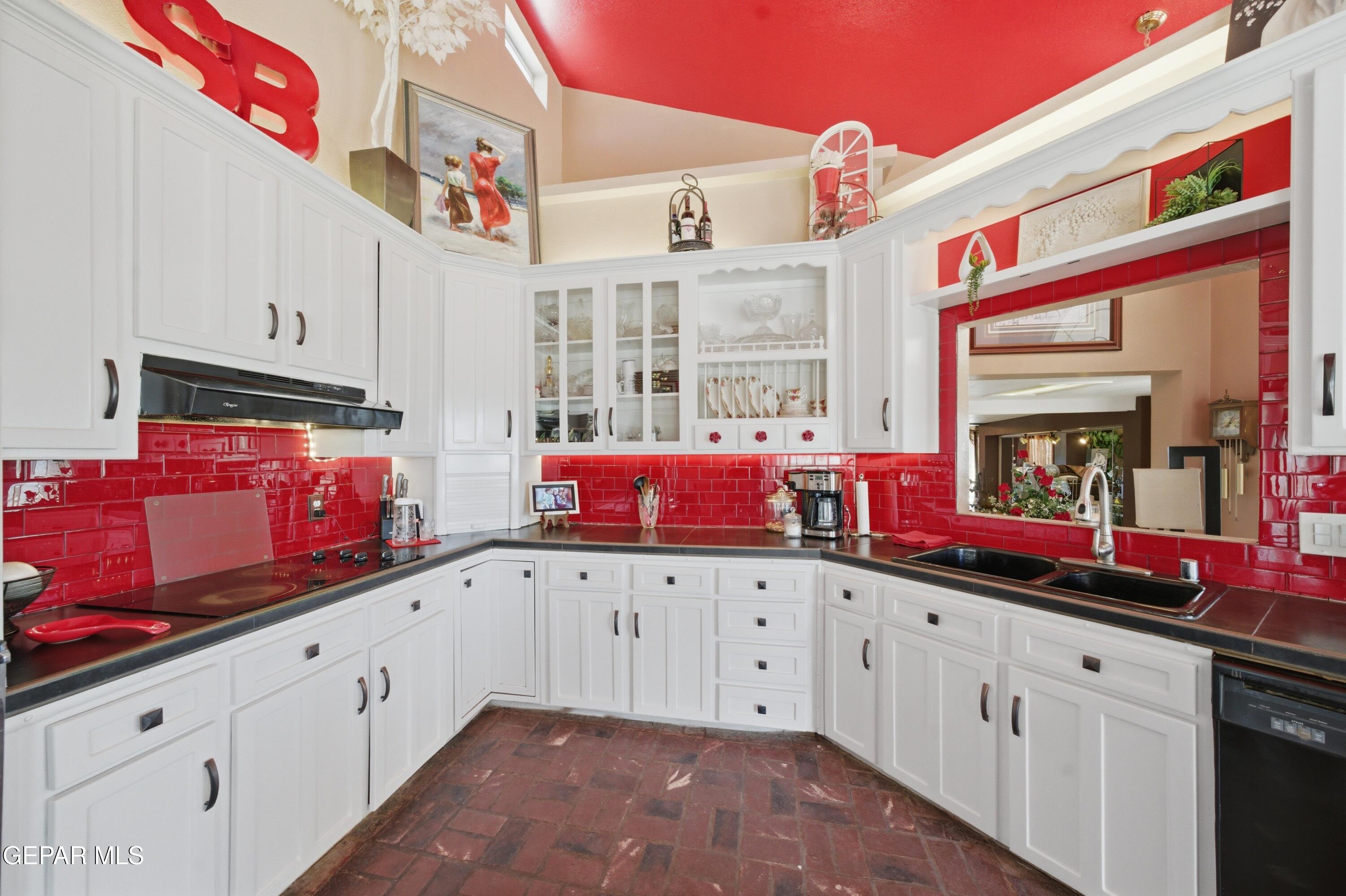 14500 North Loop Drive Clint, TX 79836 - Photo 4 of 31 14500_NorthLoop_Kitchen_79836