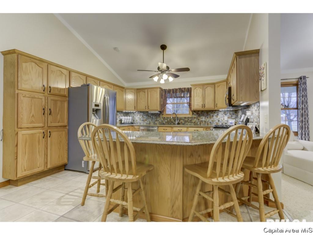 10346 Bell Fountain Road Dawson, IL 62520 - Photo 11 of 30 Gallery Image 11