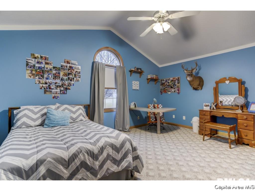 10346 Bell Fountain Road Dawson, IL 62520 - Photo 15 of 30 Gallery Image 15