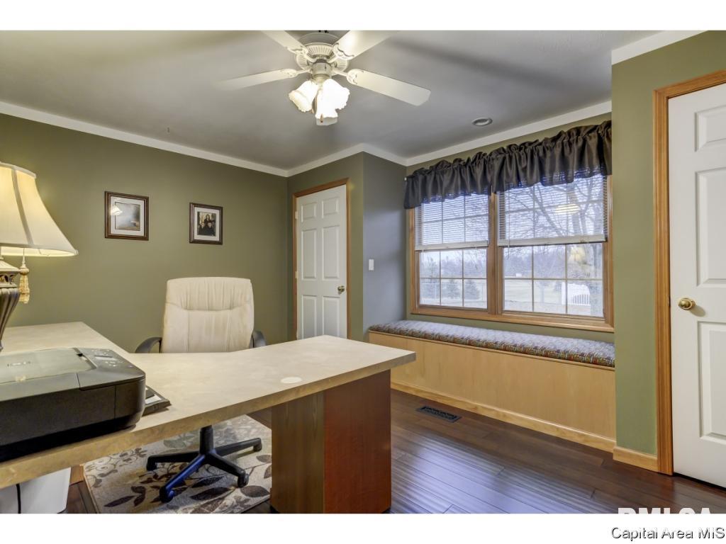 10346 Bell Fountain Road Dawson, IL 62520 - Photo 18 of 30 Gallery Image 18