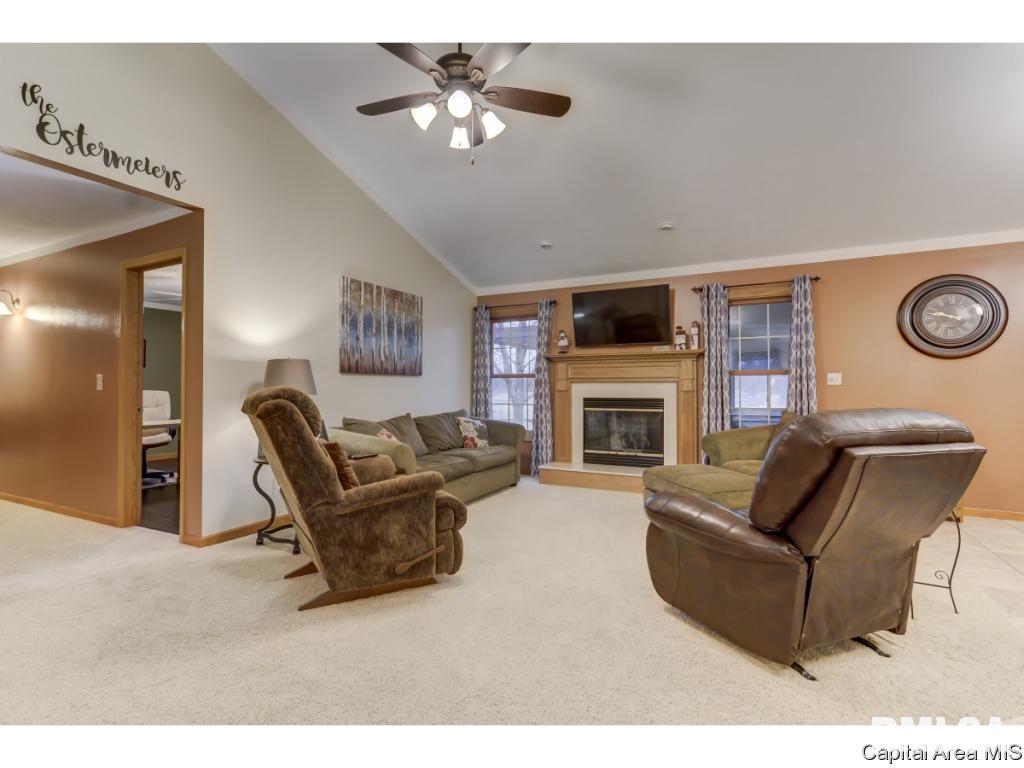 10346 Bell Fountain Road Dawson, IL 62520 - Photo 4 of 30 Gallery Image 4