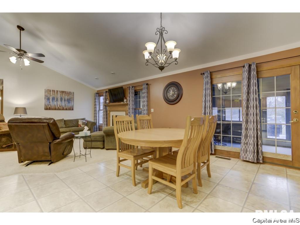 10346 Bell Fountain Road Dawson, IL 62520 - Photo 8 of 30 Gallery Image 8