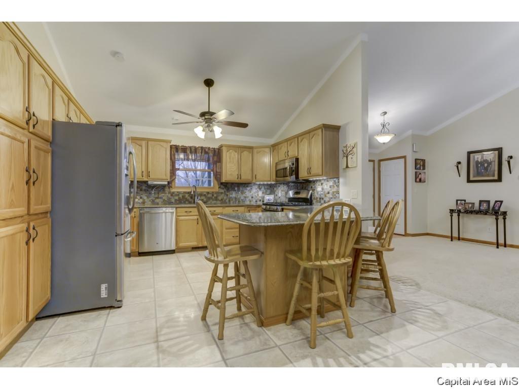 10346 Bell Fountain Road Dawson, IL 62520 - Photo 9 of 30 Gallery Image 9