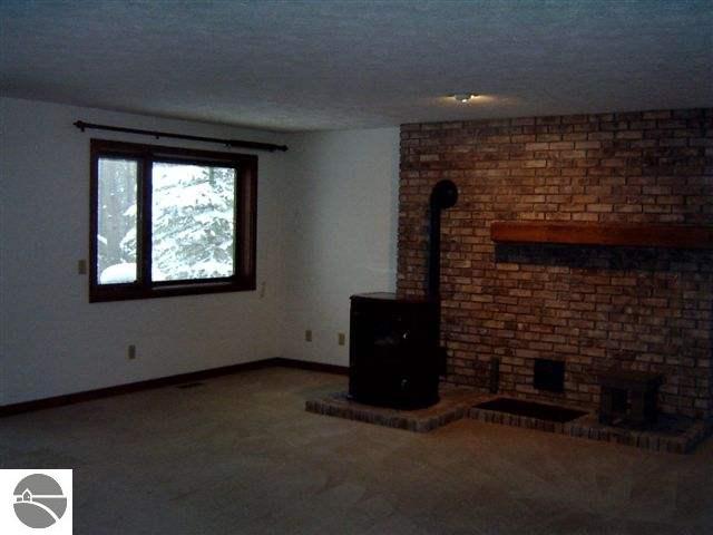 6452 Mission Ridge Traverse City, MI 49686 - Photo 4 of 15 1700023-3.JPG