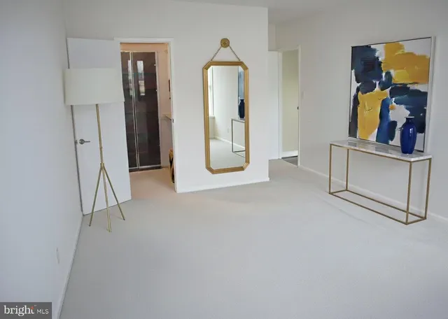 a view of entryway with workspace