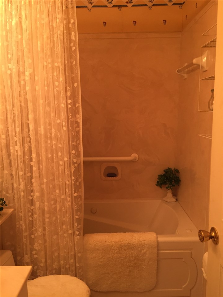 1464 Walton Road Memphis, TN 38117 - Photo 19 of 25 a bathroom with a shower curtain