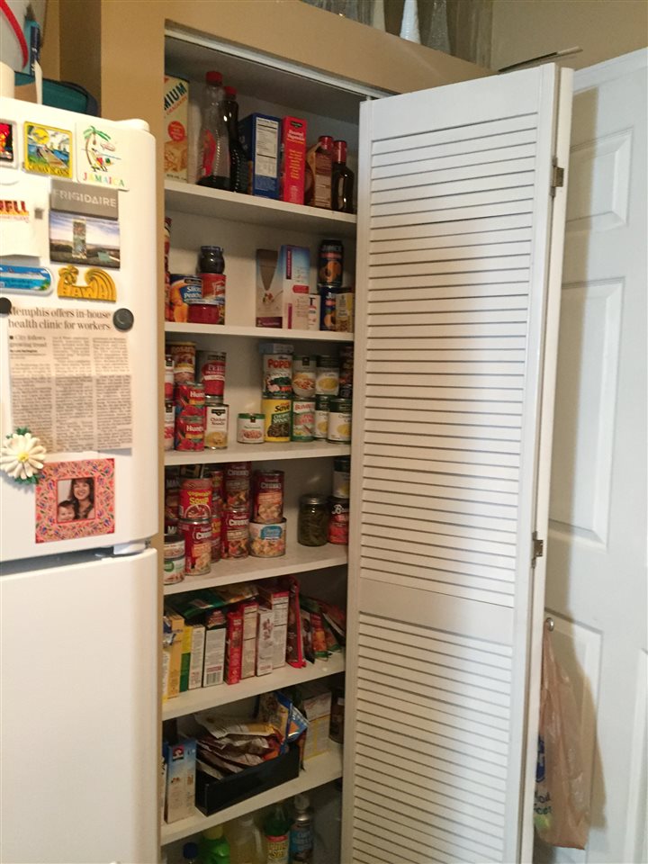 1464 Walton Road Memphis, TN 38117 - Photo 22 of 25 a shelf with books and knick knacks on it