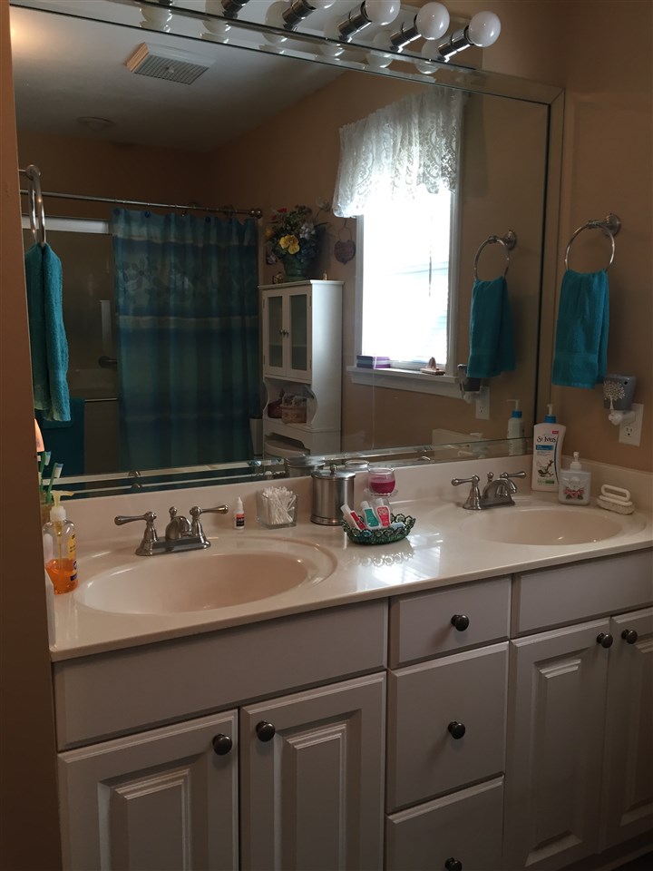 1464 Walton Road Memphis, TN 38117 - Photo 8 of 25 a bathroom with a sink and a mirror