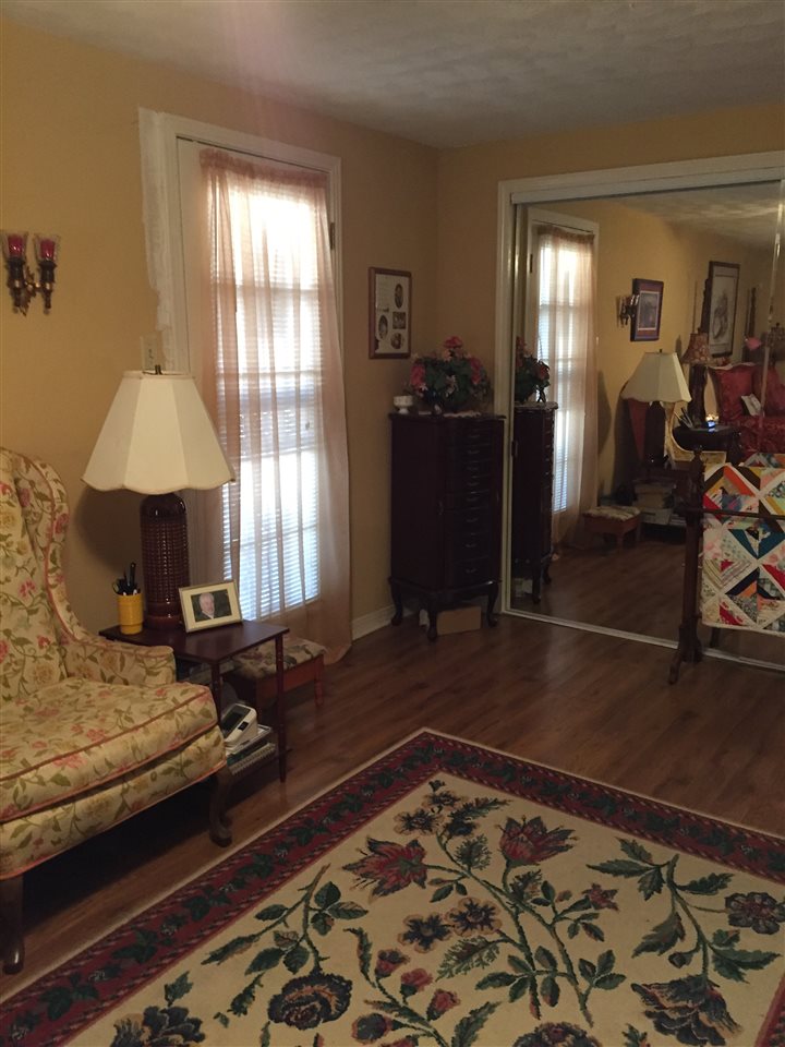 1464 Walton Road Memphis, TN 38117 - Photo 10 of 25 a living room with furniture and a rug