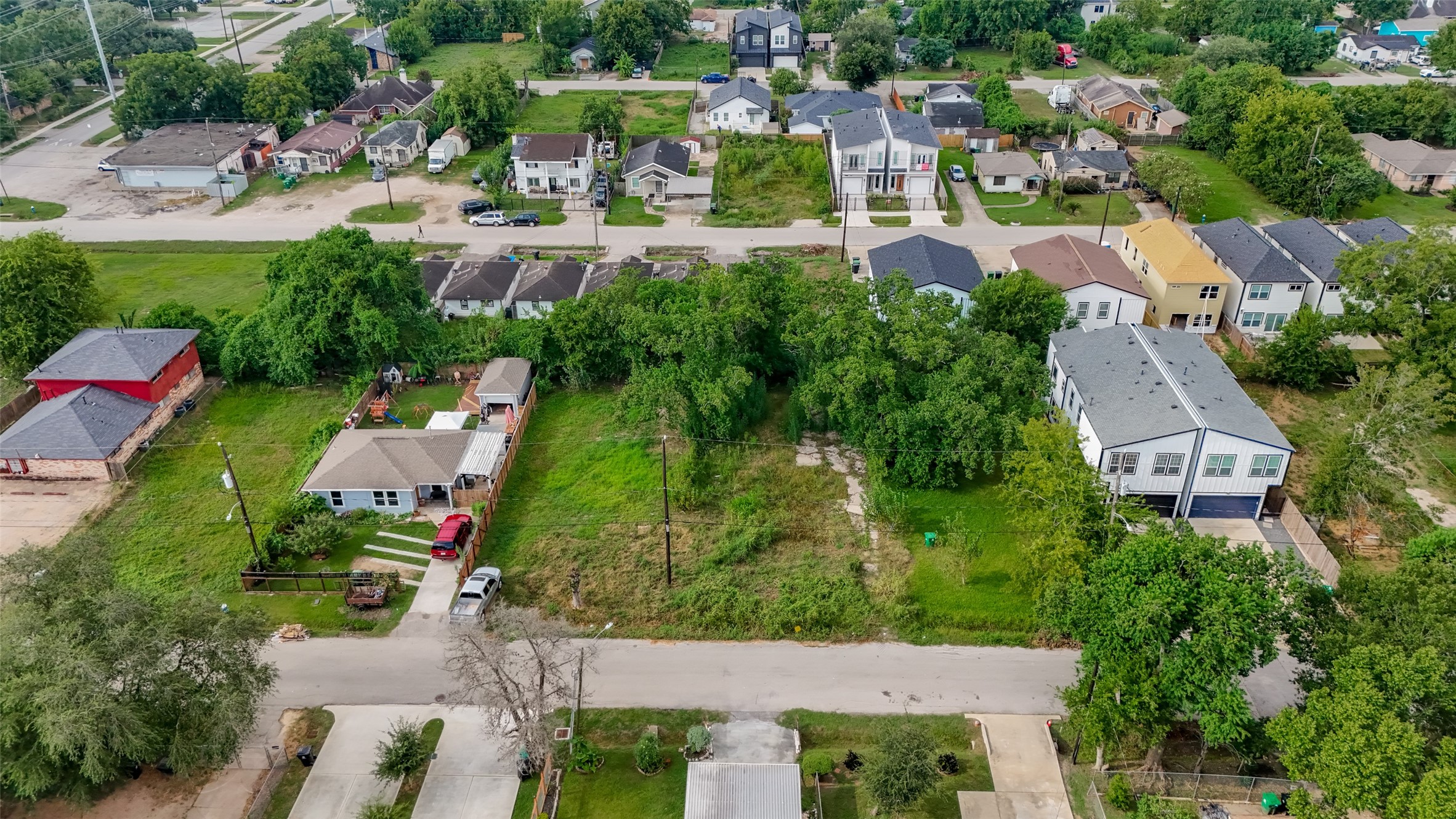 3552 Nathaniel Brown Street Houston, TX 77021 - Photo 6 of 11 an aerial view of residential houses with outdoor space and street view