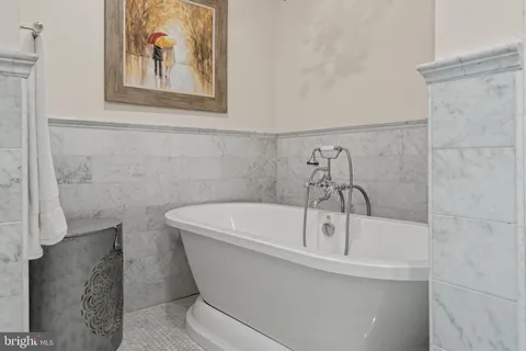 $1,950,000 | 2226 Locust Street, Philadelphia, PA 19103