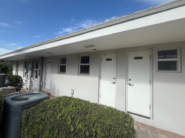 5520 North Ocean Boulevard, Unit 111 Ocean Ridge, FL 33435 - Photo 35 of 53 outdoor bathrooms at pool area