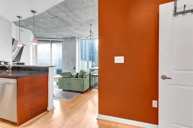 $2,800 | 400 West Peachtree Street Northwest, Unit 1211, Atlanta, GA 30308