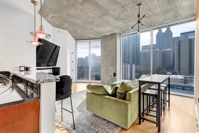 $2,800 | 400 West Peachtree Street Northwest, Unit 1211, Atlanta, GA 30308