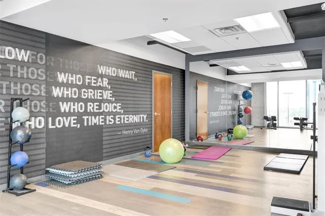 $2,800 | 400 West Peachtree Street Northwest, Unit 1211, Atlanta, GA 30308