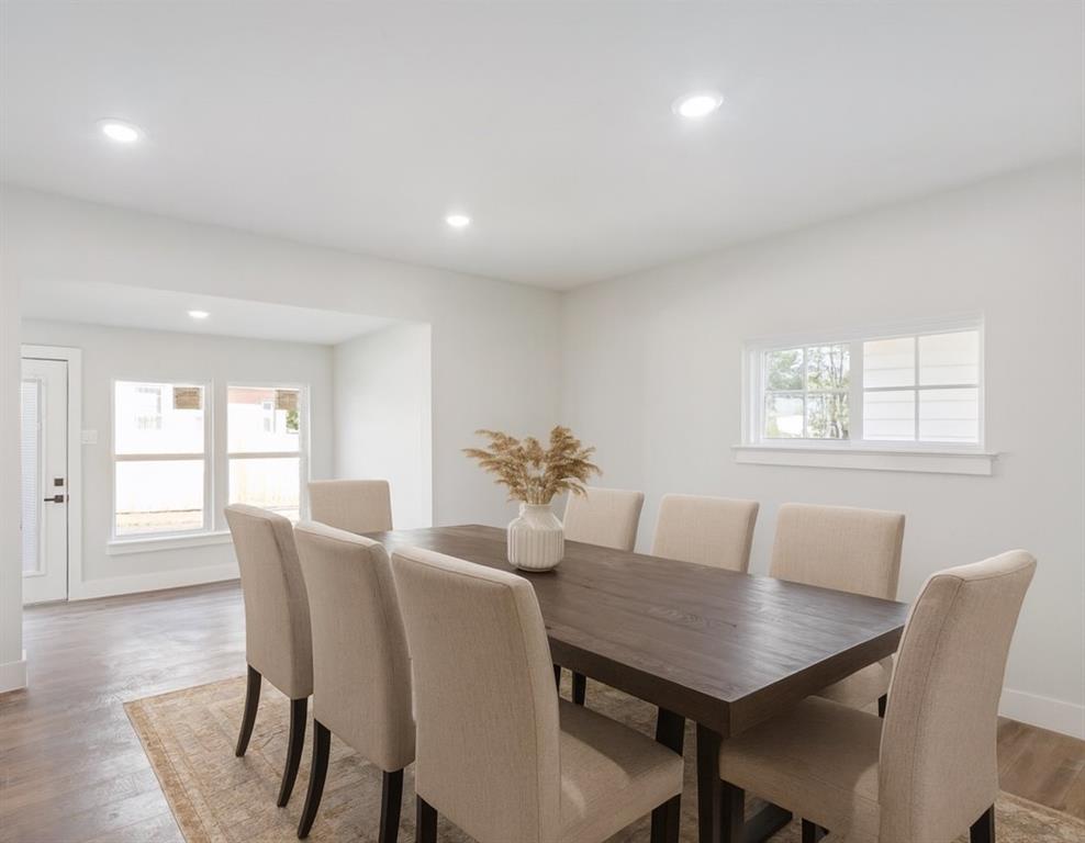 900 North 22nd Street Waco, TX 76707 - Photo 13 of 37 a view of a dining room with furniture and a window