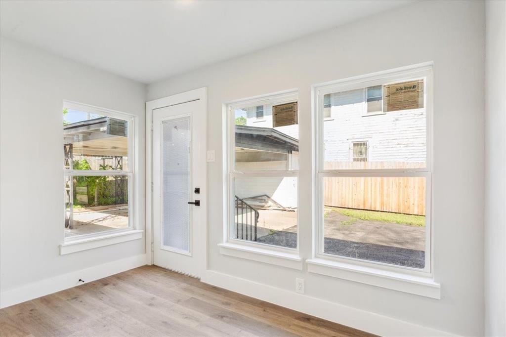 900 North 22nd Street Waco, TX 76707 - Photo 14 of 37 a view of an empty room with a window