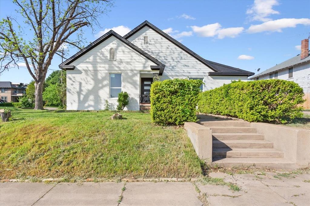 900 North 22nd Street Waco, TX 76707 - Photo 32 of 37 front view of a house with a yard