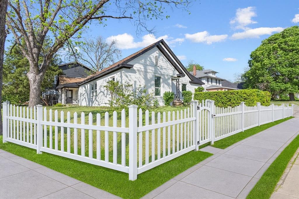 900 North 22nd Street Waco, TX 76707 - Photo 33 of 37 a view of a house with a small yard and wooden fence