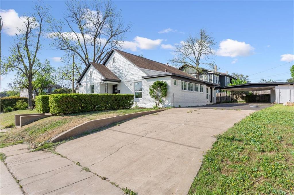 900 North 22nd Street Waco, TX 76707 - Photo 35 of 37 a front view of a house with a yard and potted plants