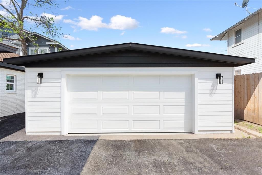 900 North 22nd Street Waco, TX 76707 - Photo 36 of 37 Virtually Modified into garage