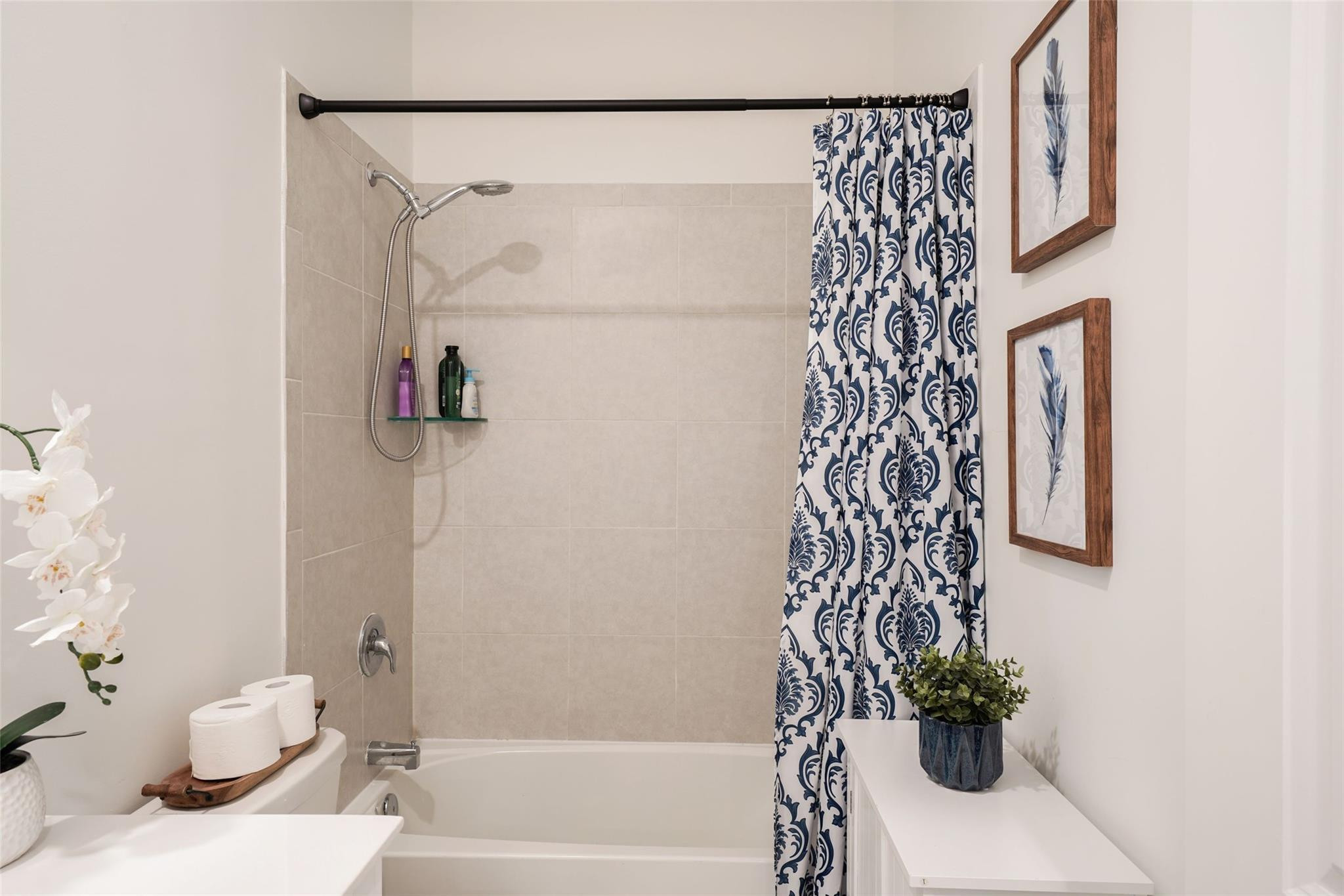 659 Northwest 204th Street Miami, FL 33169 - Photo 18 of 36 Full second bathroom