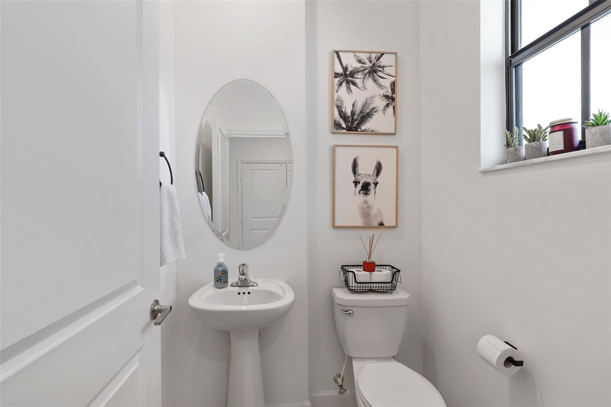 659 Northwest 204th Street Miami, FL 33169 - Photo 10 of 36 Guest Bathroom