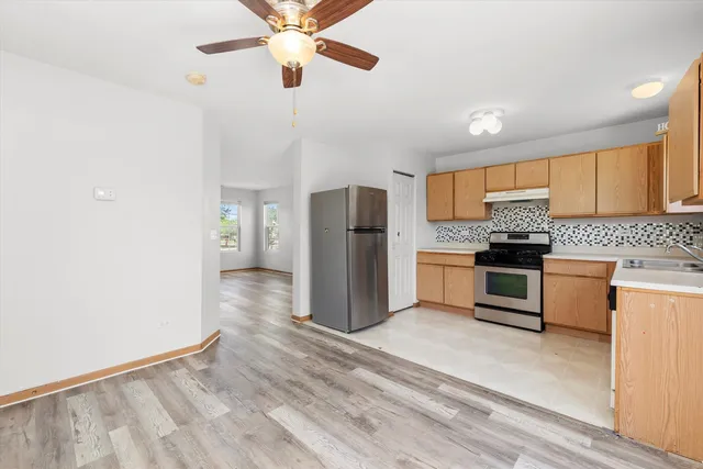 $259,900 | 923 East Savannah Drive, Romeoville, IL 60446