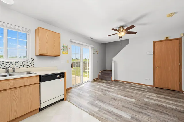 $259,900 | 923 East Savannah Drive, Romeoville, IL 60446