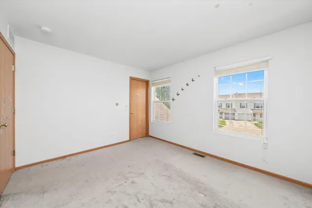 $259,900 | 923 East Savannah Drive, Romeoville, IL 60446