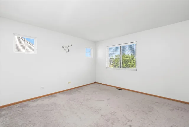 $259,900 | 923 East Savannah Drive, Romeoville, IL 60446