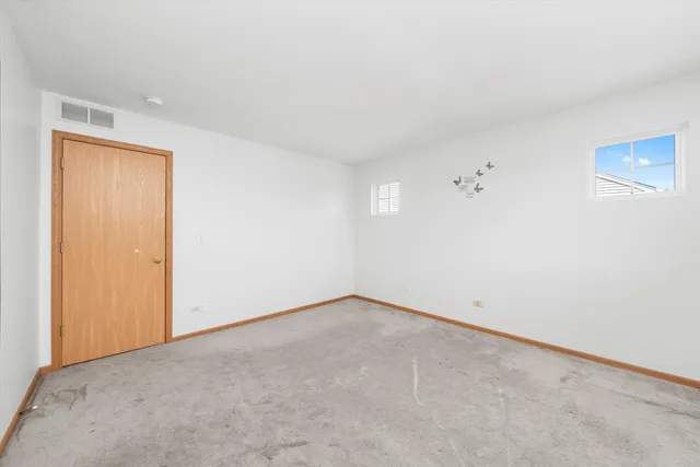 $259,900 | 923 East Savannah Drive, Romeoville, IL 60446