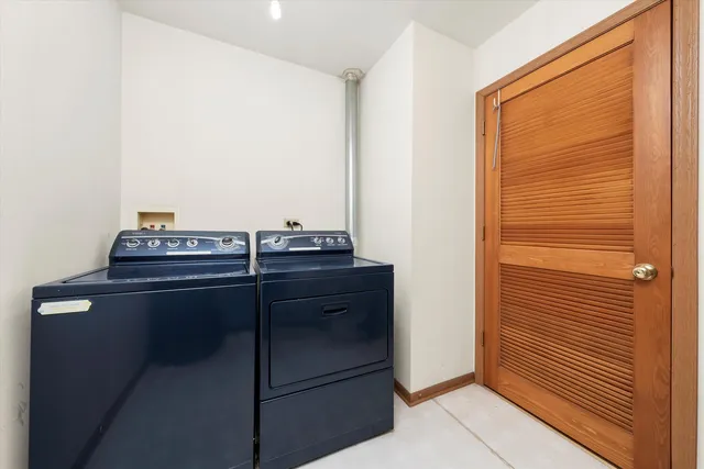 $259,900 | 923 East Savannah Drive, Romeoville, IL 60446