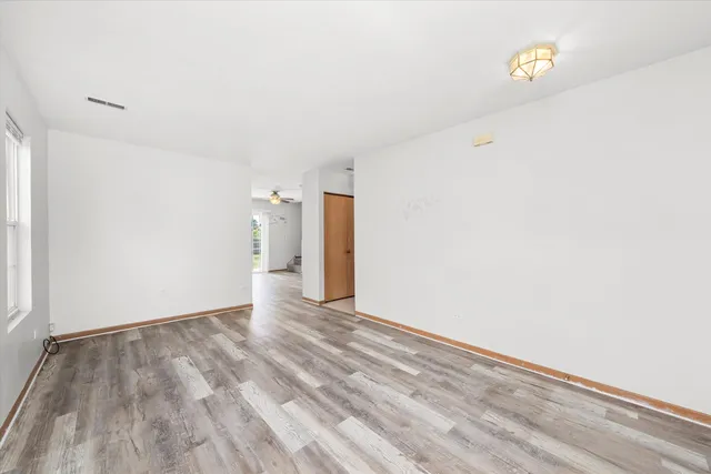 $259,900 | 923 East Savannah Drive, Romeoville, IL 60446