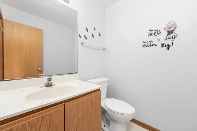 $259,900 | 923 East Savannah Drive, Romeoville, IL 60446