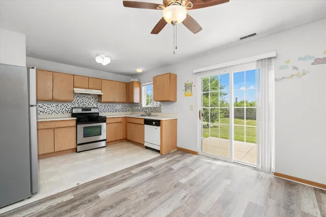 $259,900 | 923 East Savannah Drive, Romeoville, IL 60446