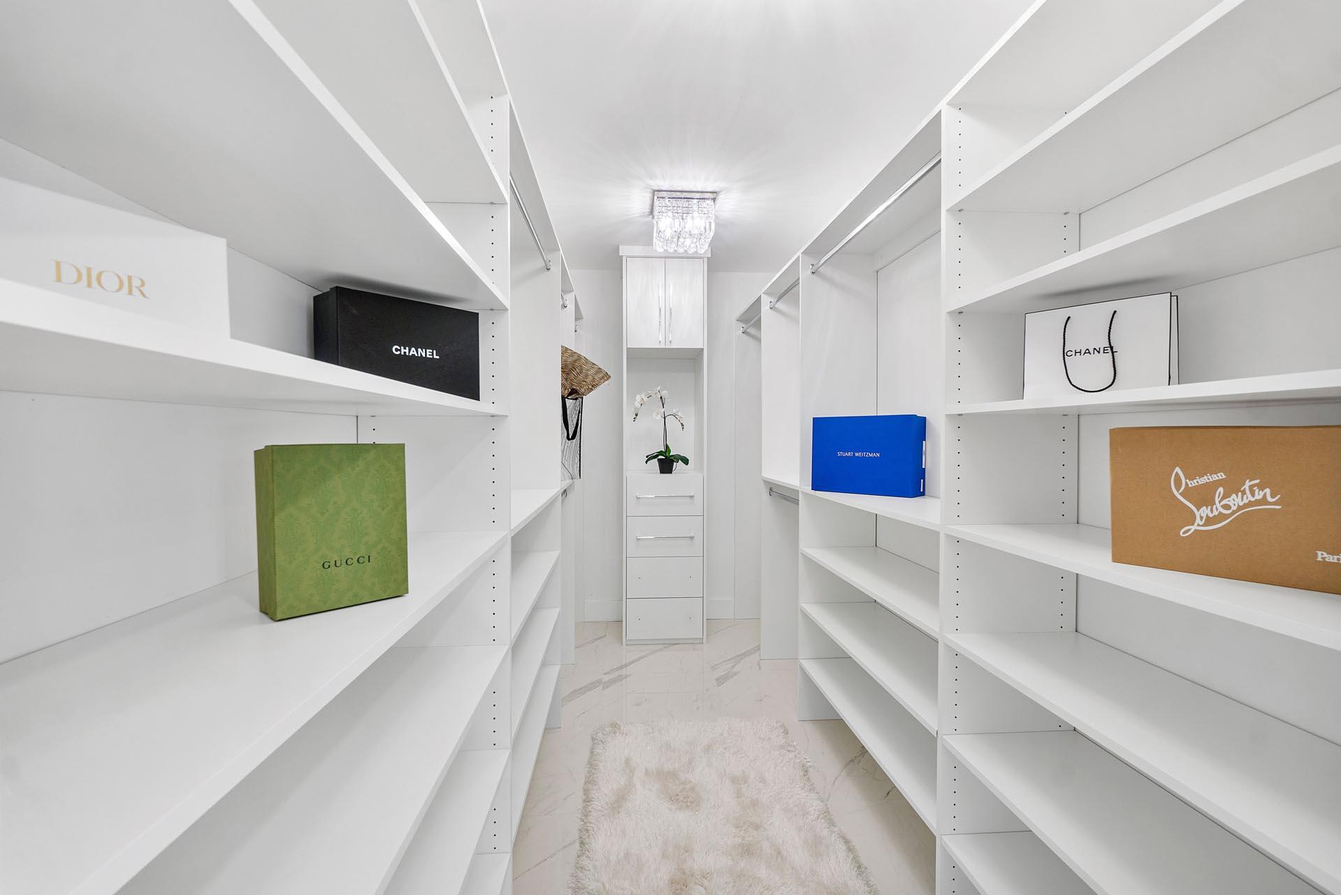 100 Southeast 5th Avenue, Unit 416 Boca Raton, FL 33432 - Photo 19 of 42 a bathroom with a sink a mirror and a bathtub