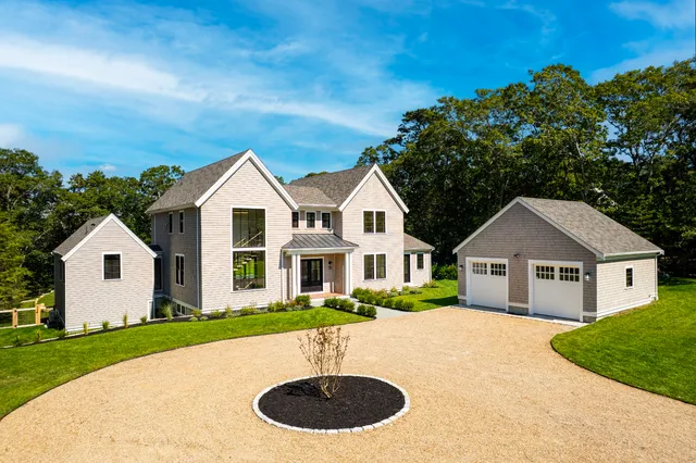 $4,900,000 | 41 Crowell Lane, Vineyard Haven, MA 02568