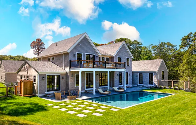$4,900,000 | 41 Crowell Lane, Vineyard Haven, MA 02568
