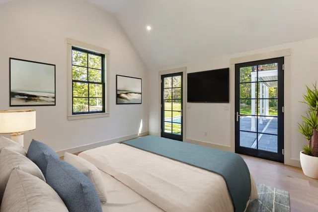 $4,900,000 | 41 Crowell Lane, Vineyard Haven, MA 02568