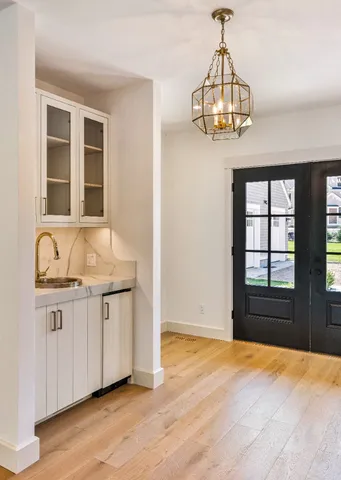 $4,900,000 | 41 Crowell Lane, Vineyard Haven, MA 02568