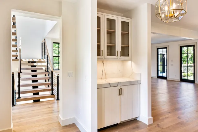 $4,900,000 | 41 Crowell Lane, Vineyard Haven, MA 02568