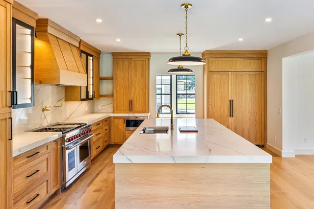 $4,900,000 | 41 Crowell Lane, Vineyard Haven, MA 02568