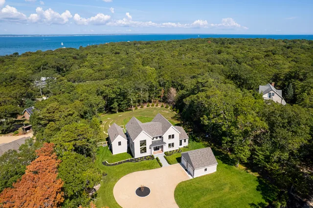 $4,900,000 | 41 Crowell Lane, Vineyard Haven, MA 02568