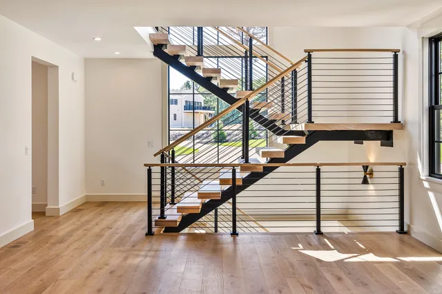 $4,900,000 | 41 Crowell Lane, Vineyard Haven, MA 02568