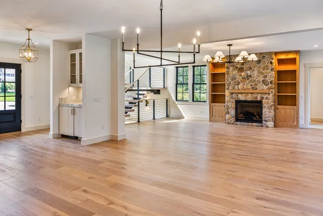 $4,900,000 | 41 Crowell Lane, Vineyard Haven, MA 02568